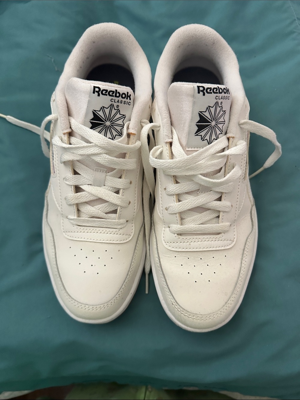 Reebok Mens White Low-Top Sneakers rarely used